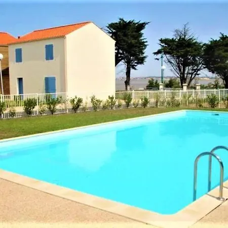 Caporizon-port Des Barques-t2 Au Bout Du Monde Face-piscine